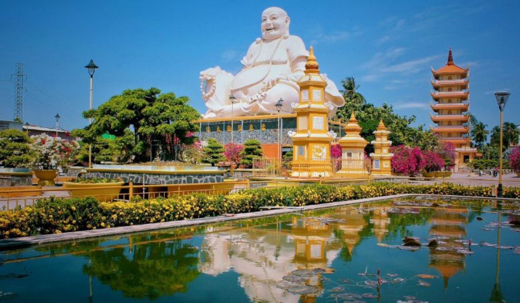 Exploring Vietnam's Top-See Site: Vinh Trang Pagoda in My Tho